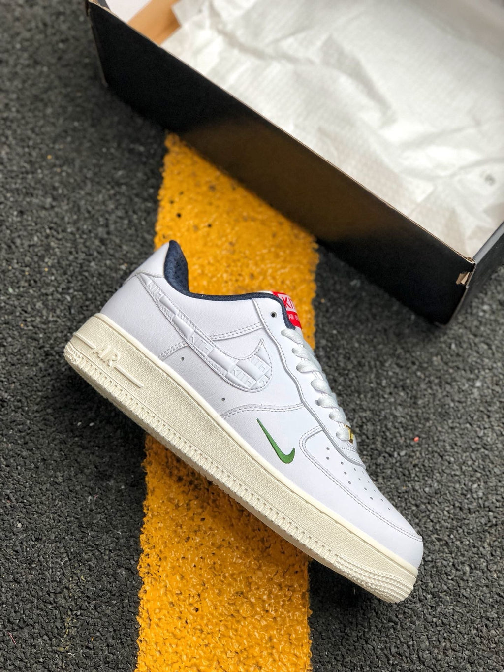 kith x nike air force 1 low whiteuniversity red metallic gold 7965 pn16b